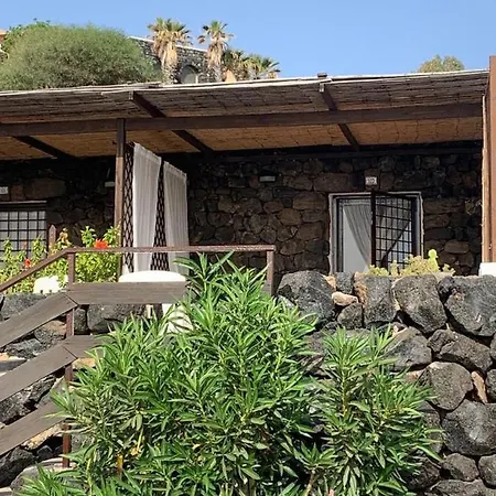 La Terrazza Sul Mare - I Dammusi Di Scauri Appartement