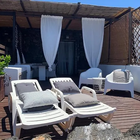 La Terrazza Sul Mare - I Dammusi Di Scauri Appartement Siba