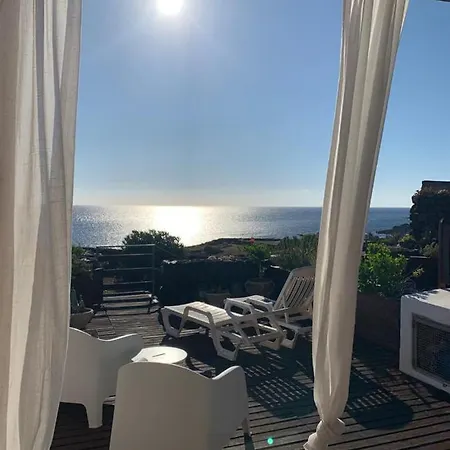 La Terrazza Sul Mare - I Dammusi Di Scauri