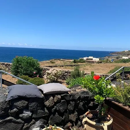 La Terrazza Sul Mare - I Dammusi Di Scauri Siba